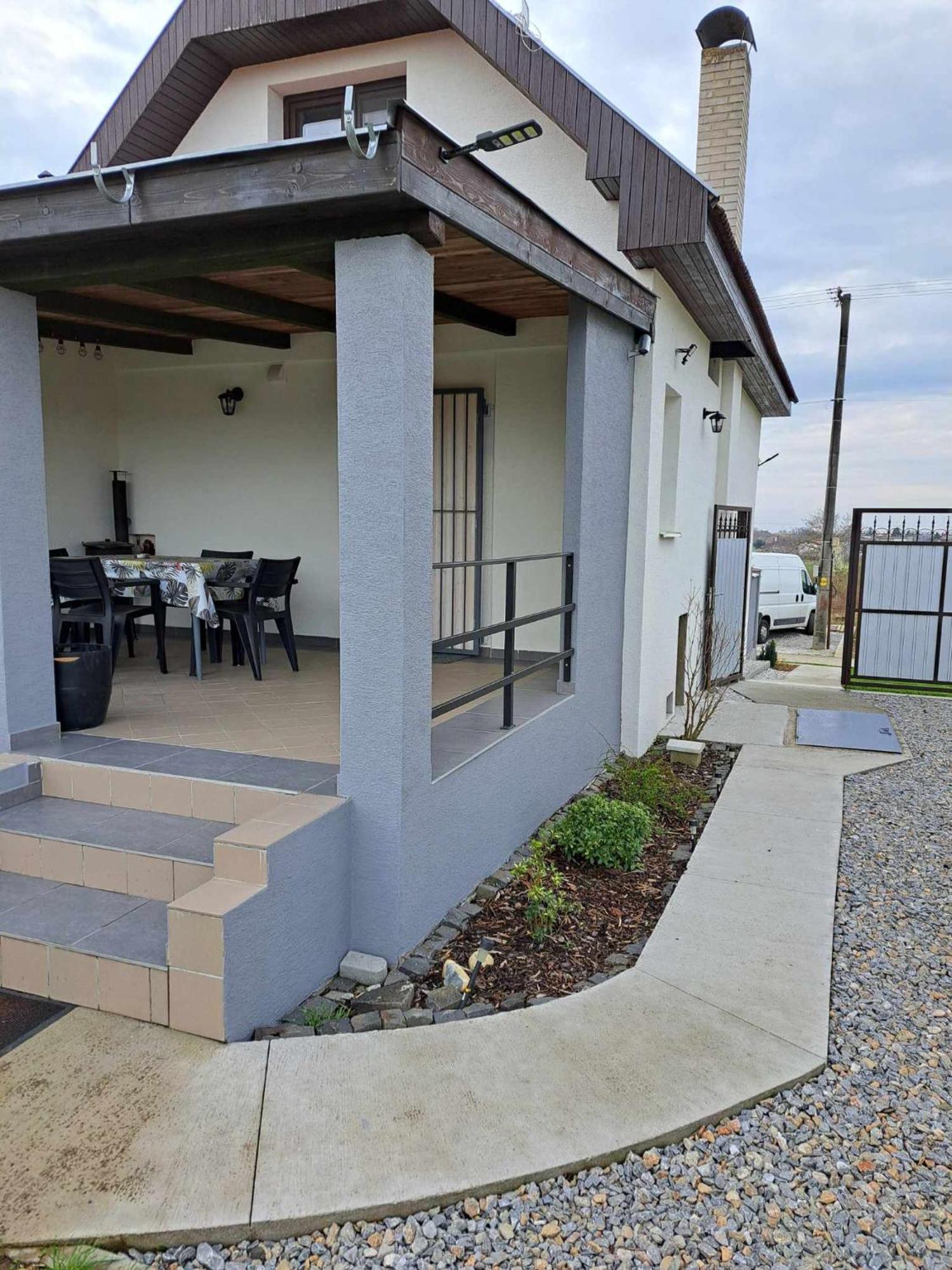 Grapeline Guesthouse Chotin ภายนอก รูปภาพ