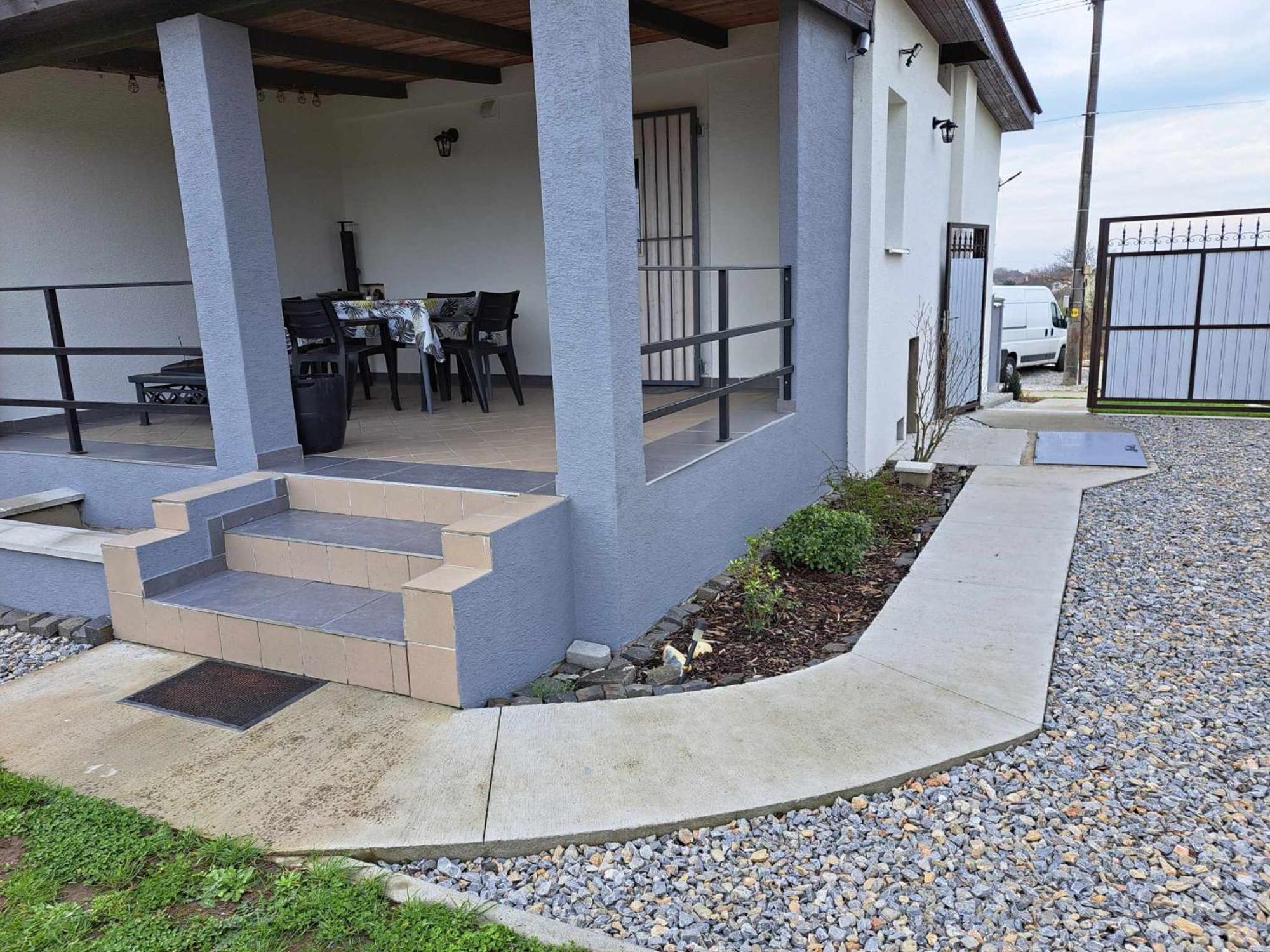 Grapeline Guesthouse Chotin ภายนอก รูปภาพ